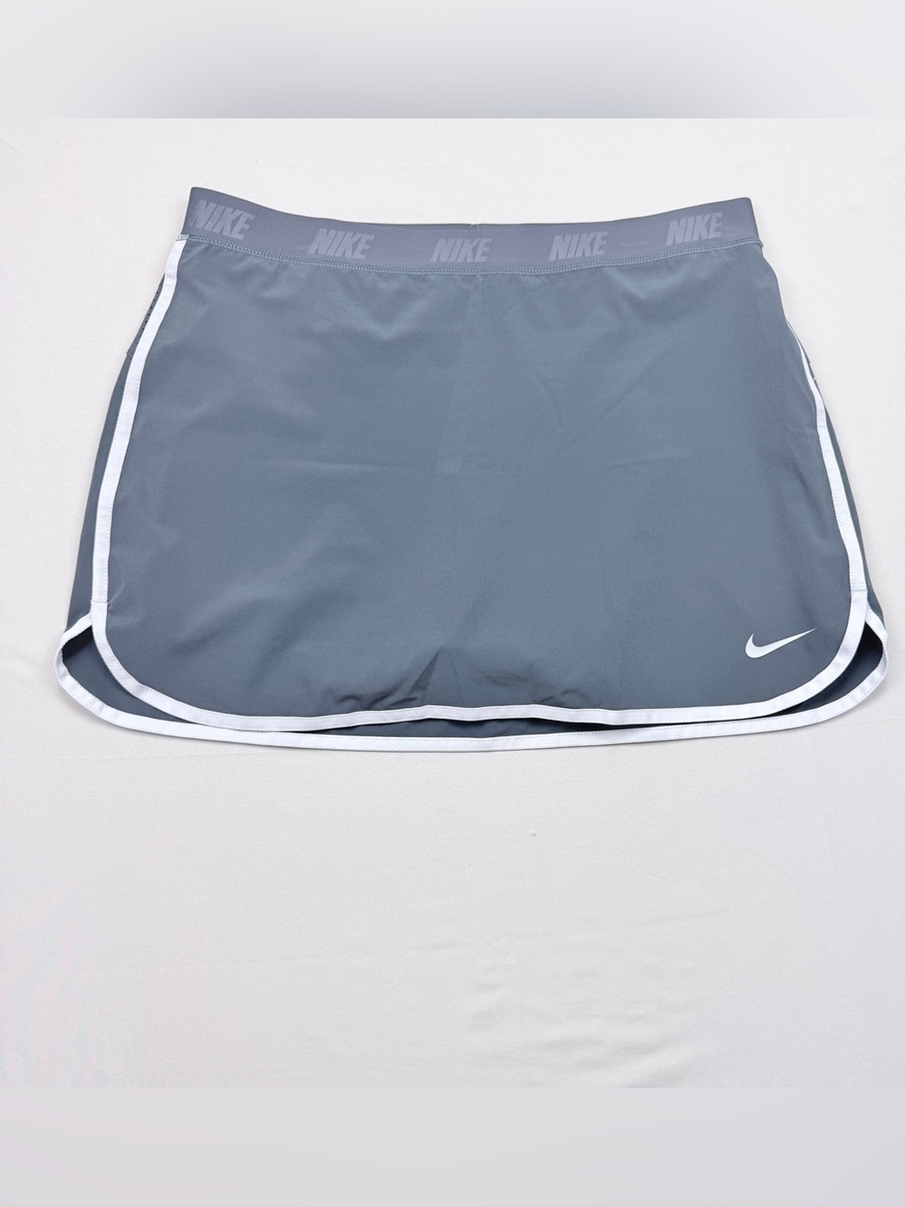 Nike Golf Women's Gray Mini Skort with White Piping